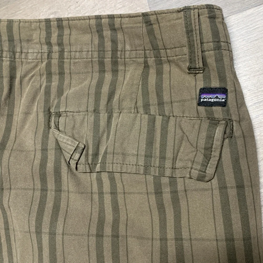 Patagonia Cargo Shorts Mens Green Striped 100% Organic Cotton Outdoor Size 36